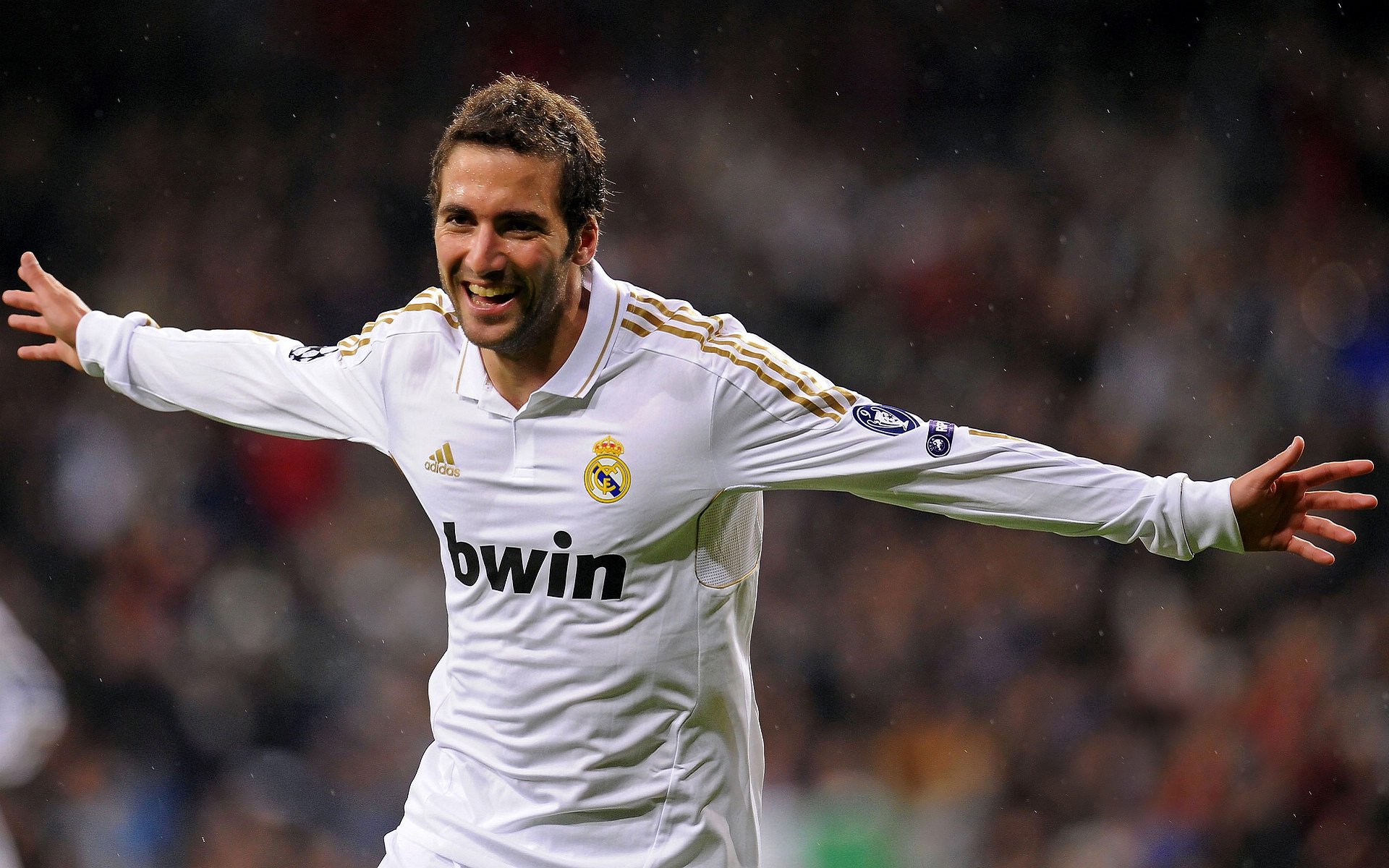 维尼修斯独舞映衬拜仁险胜，双雄对决揭示欧冠新格局